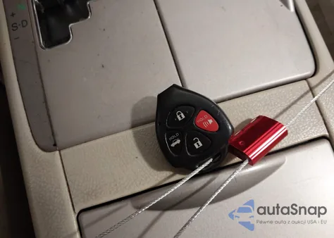 2010 Toyota Camry Le z USA, uszkodzony, nr VIN 4T1BF3EK0AU067528